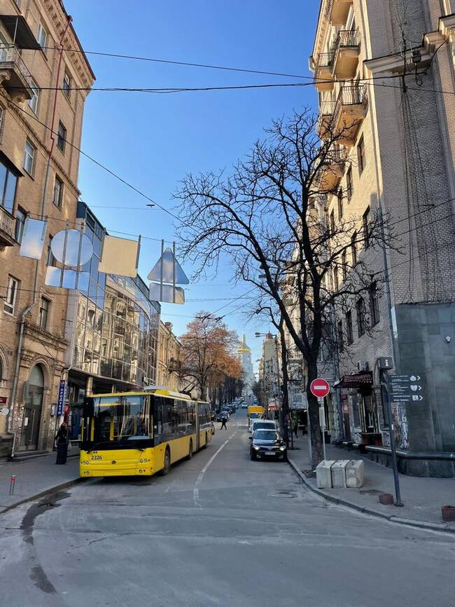 Calles semi vacías en el centro de Kiev a un año de la guerra