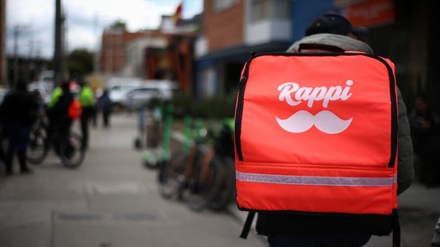 Si un Rappi se hace 400.000 pesos al mes, la plataforma tendrá que aportar el 15% de ese valor para su seguridad social. Foto: Colprensa