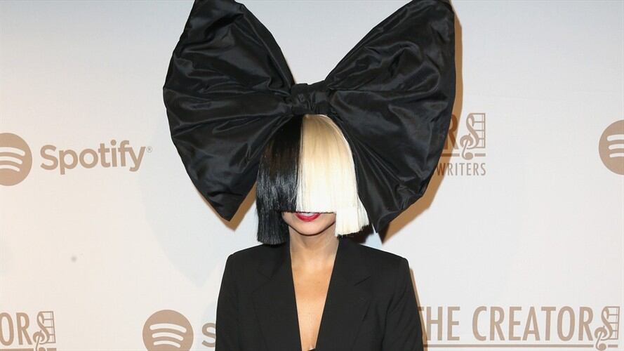 Sia se siente insegura con su imagen aunque no la muestre al mundo. Foto: Getty Images