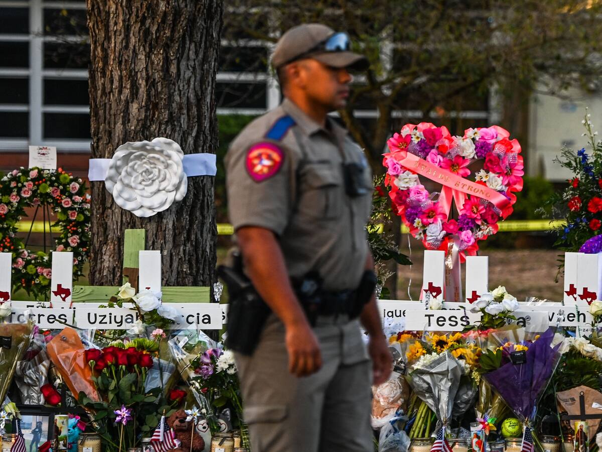 Policía de Texas admite que fue un error no entrar antes al aula del tiroteo