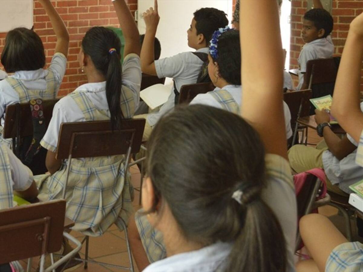Educadores son víctimas de amenazas y tienen que pagar "Vacunas" para llegar a clases