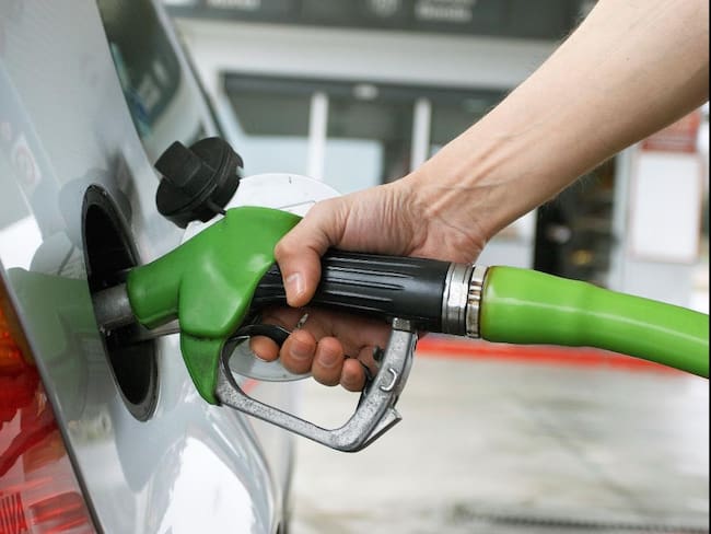 ¿Es verdad que los pobres no usan casi gasolina? Experto respondió