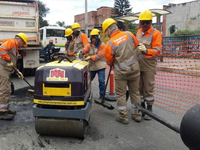 En Medellín se incrementa el parcheo de huecos. Foto: Publirreportaje