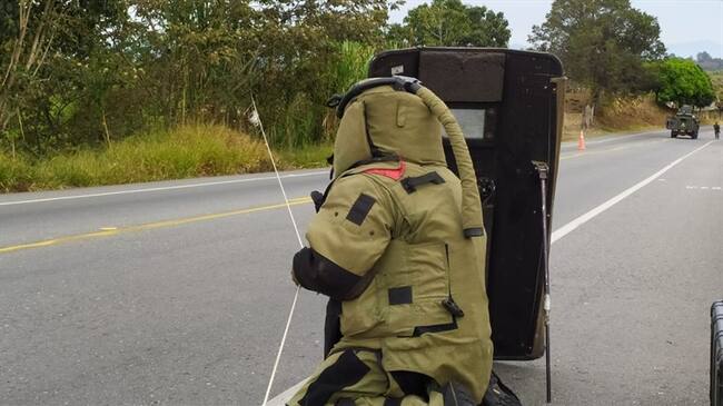 El Ejército informó que los dos cilindros habían sido cargados con cerca de 40 kilogramos de explosivos de fabricación improvisada. . Foto: Ejército Nacional