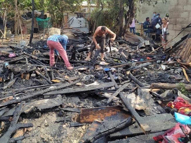 Incendio consumió tres viviendas en el barrio El Poblado, en Ciénaga, Magdalena