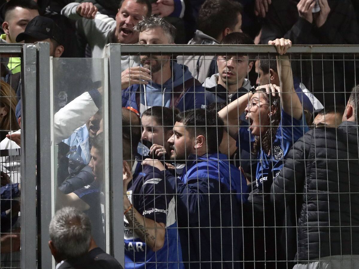 Hinchas de Gimnasia piden justicia por hombre que murió en disturbios en Argentina