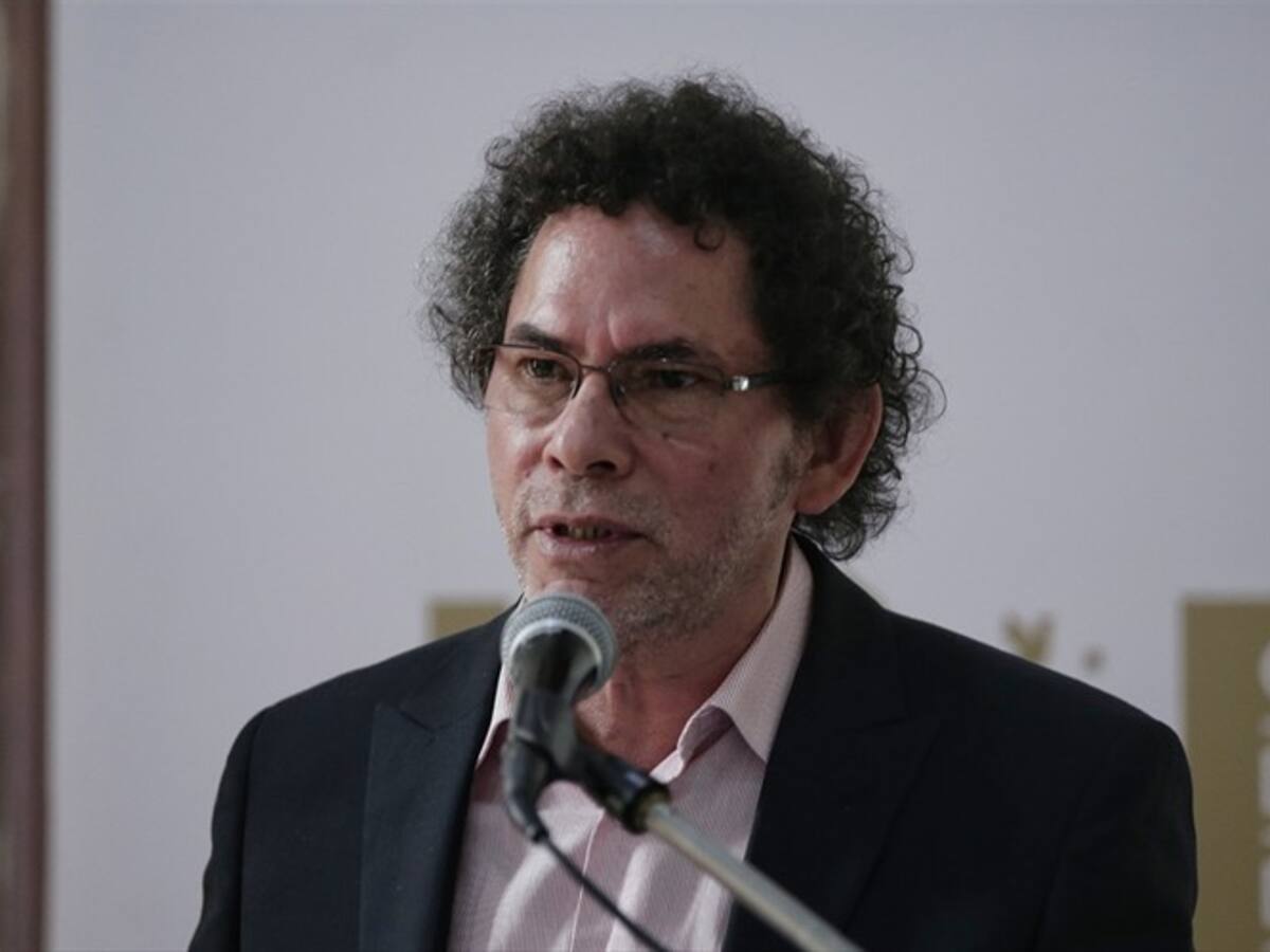 Pastor Alape denuncia persecución de la Fiscalía a la Farc