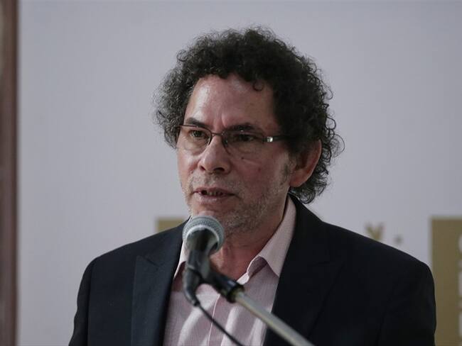 Pastor Alape denuncia persecución de la Fiscalía a la Farc