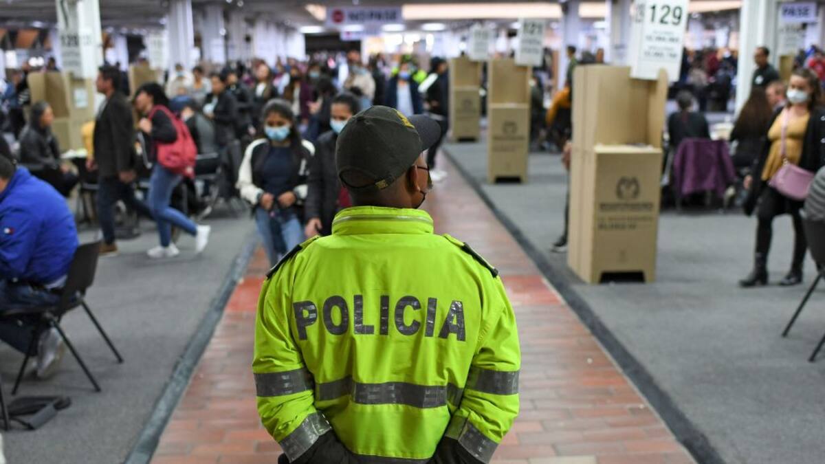 Elecciones en Bogotá transcurrieron sin desórdenes: general Eliécer Camacho