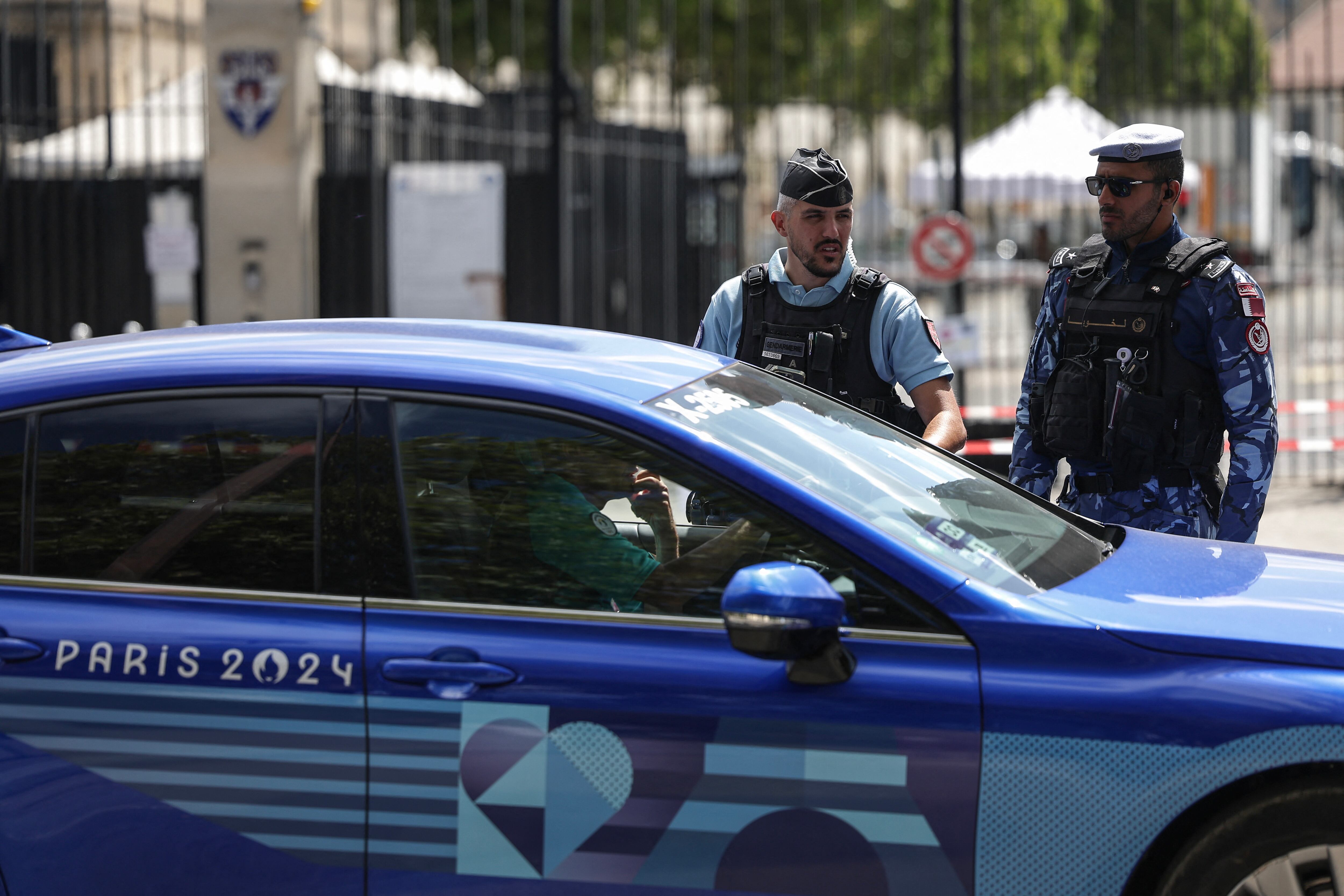 Policia en paris 2024 foto: Valentine CHAPUIS / AFP) (Photo by VALENTINE CHAPUIS/AFP via Getty Images)