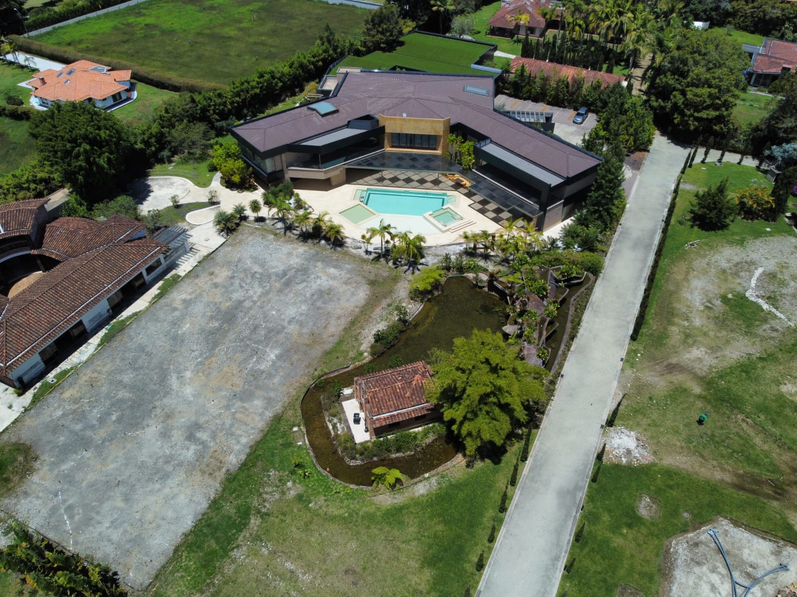 Bienes presuntamente ligados a ‘Falcón’. Foto: SAE