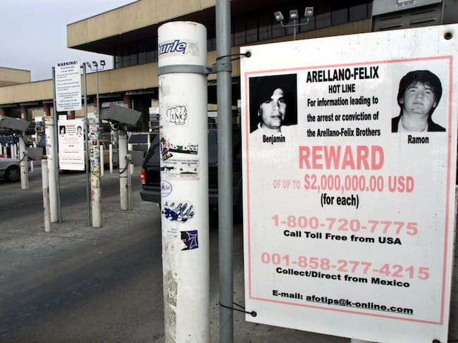 Poster de recompensa de Benjamín y Ramón Arellano, Tijuana, año 2000. Foto de Los Angeles Times via Getty Images
