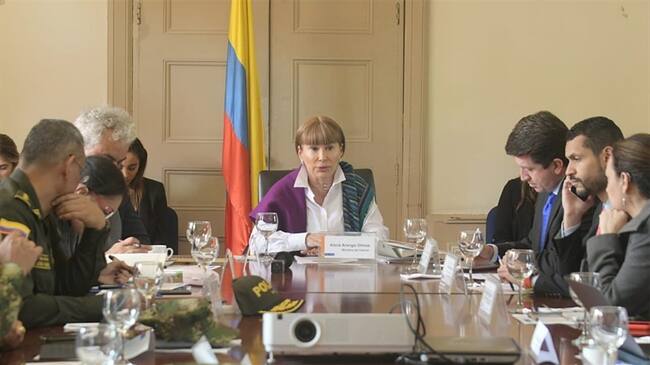 La ministra del Interior, Alicia Arango, anunció que la reunión será el próximo lunes 16 de marzo con el fin de atender el problema de tierras y de deforestación. Foto: Ministerio del Interior