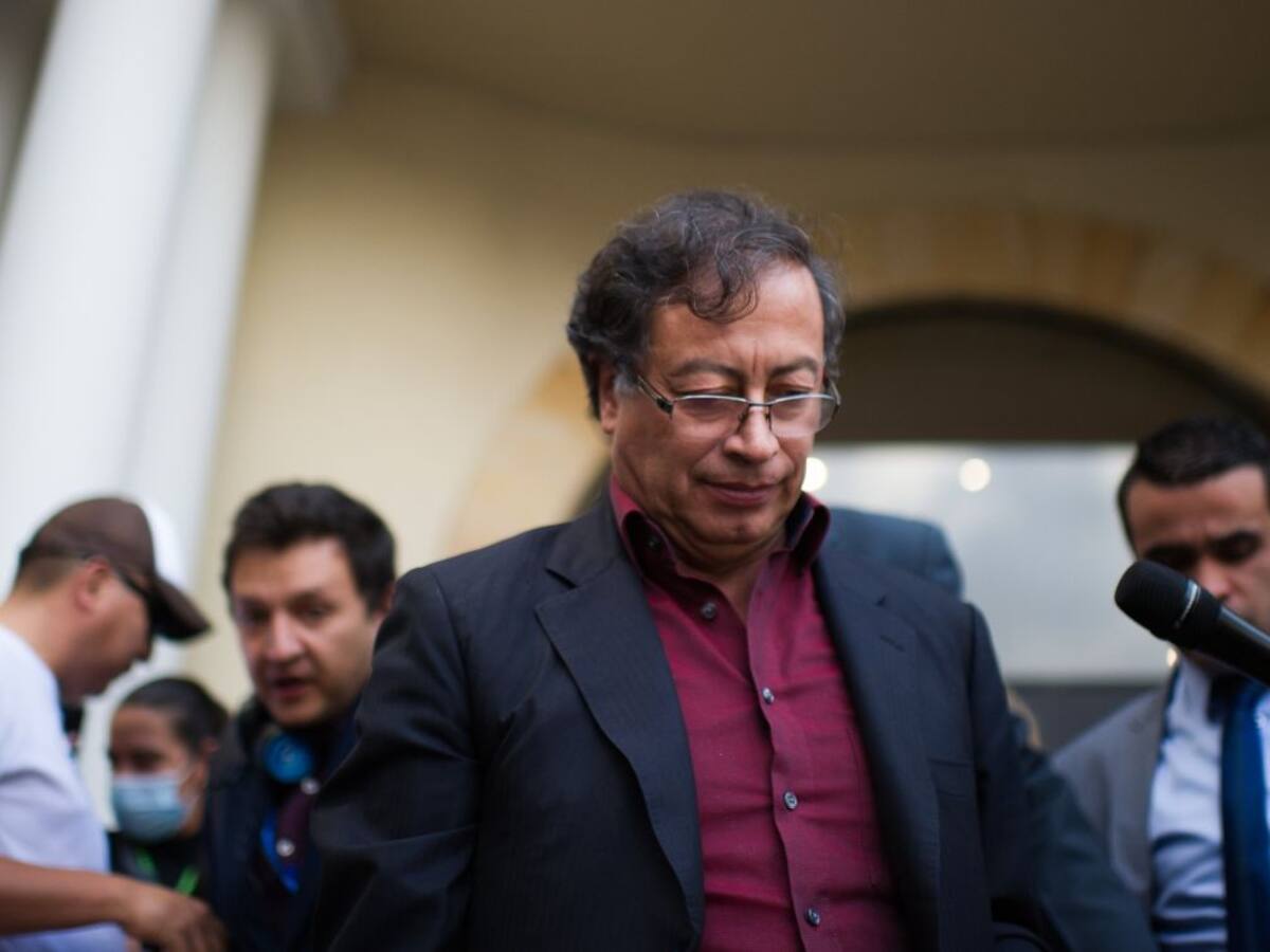 Gustavo Petro rezó en la iglesia del Divino Niño antes de votar en segunda vuelta