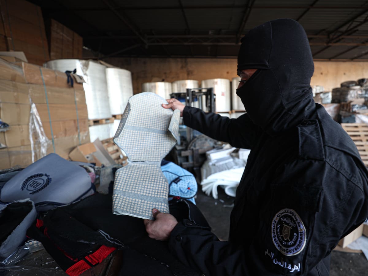 Fuerzas sirias acusaron a Hezbolá de permitir contrabando de droga y armas por la frontera