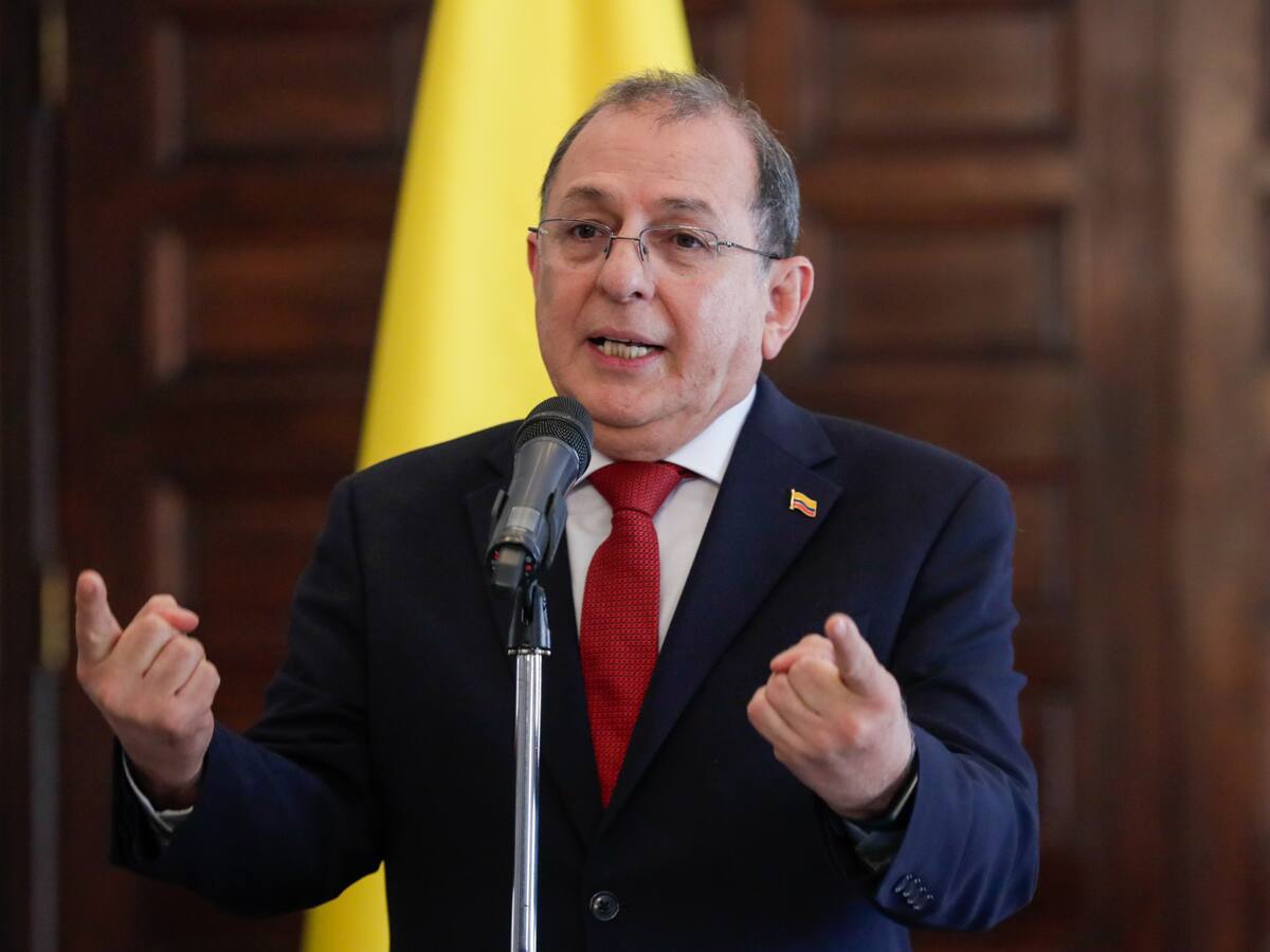 Colombia pide levantar bloqueo a Cuba tras salida de lista de países que apoyan el terrorismo
