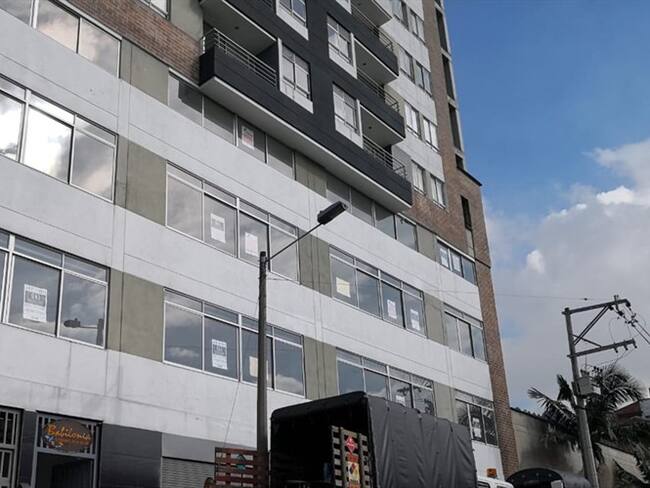 Itagüí: Por riesgo de colapso ordenan la evacuación preventiva e inmediata de un edificio. Foto: Cortesía: @ciudadsur_