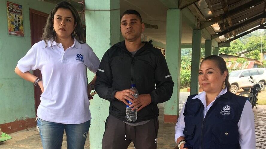 Joe Sauca aseguró que la Guardia Indígena reportó que una persona de civil fue sorprendida con armas de fuego y algunas prendas militares. Foto: MinInterior