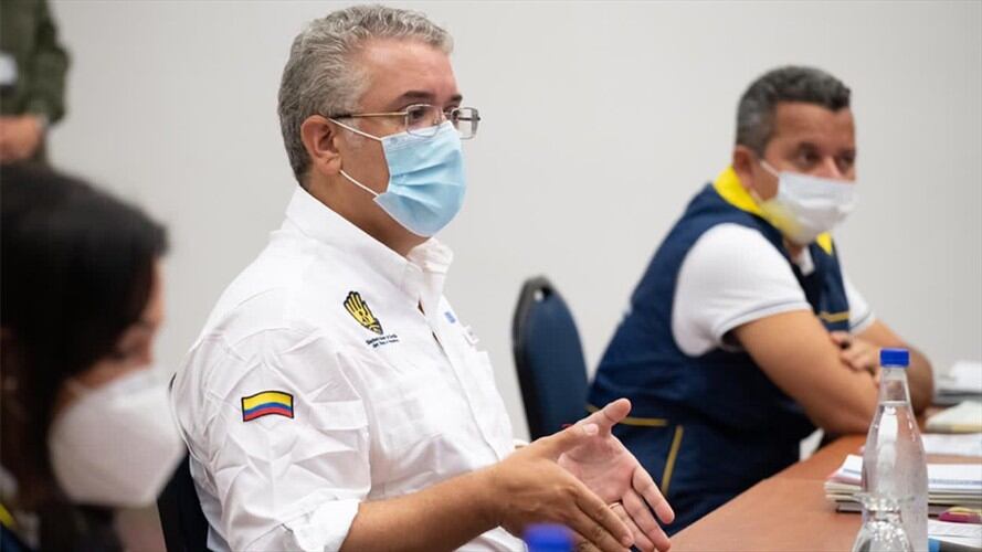 En compañía de todas las entidades encargadas, el mandatario monitoreó la entrega de la ayuda humanitaria. Foto: Presidencia