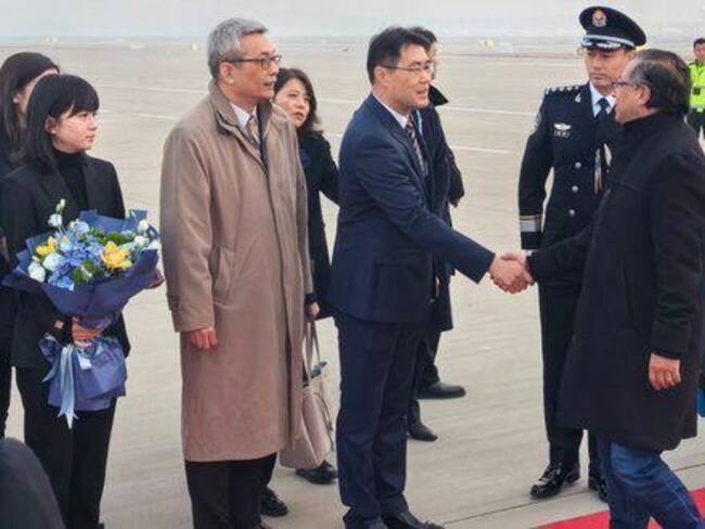 Llegada de Gustavo Petro a China. Foto: W Radio