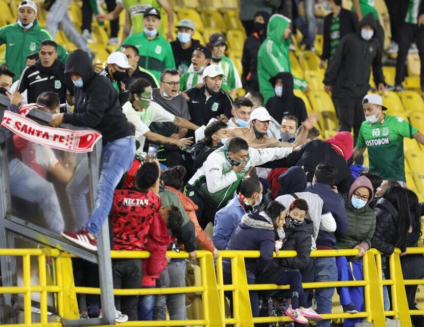 Hinchas de Nacional y Santa Fe. Foto: Colprensa.