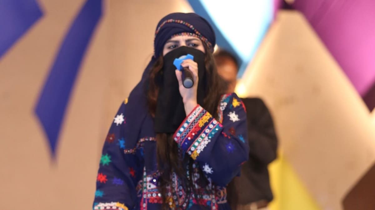 “Cubro mi cara porque es mi identidad”: Eva B, la rapera pakistaní que es tendencia en redes
