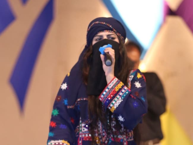 “Cubro mi cara porque es mi identidad”: Eva B, la rapera pakistaní que es tendencia en redes