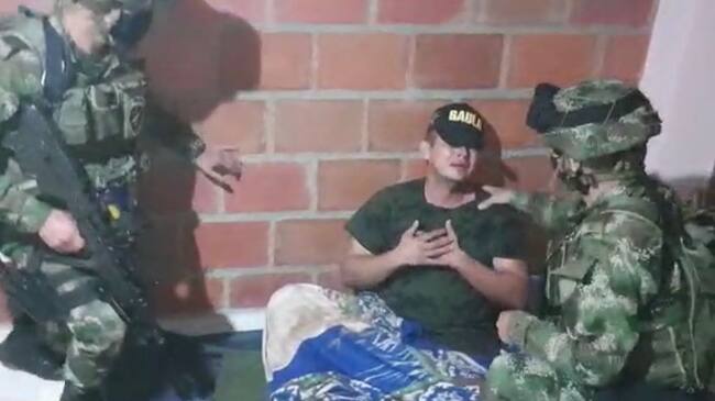 Durante la operación de rescate fue capturado un hombre de 20 años de edad. Foto: Ejército.