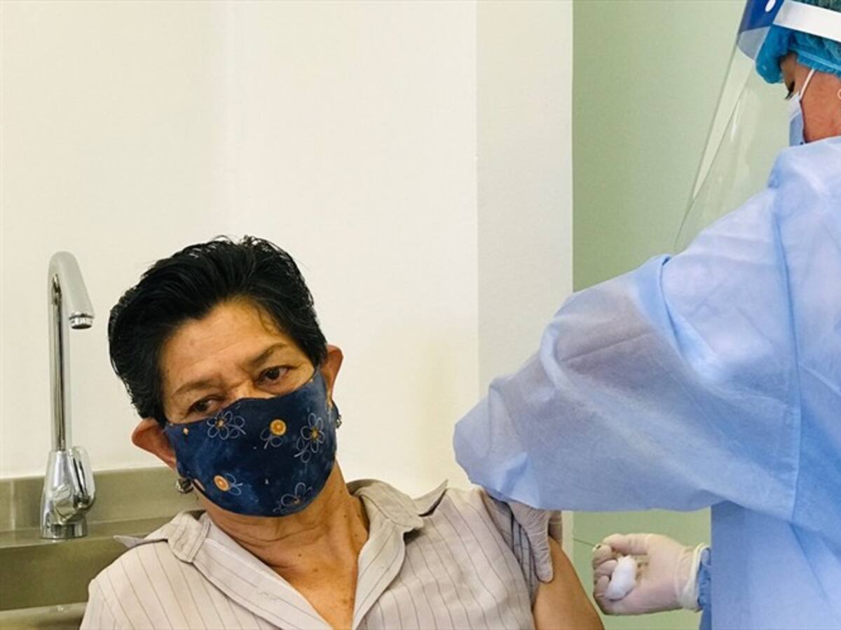 Reactivan aplicación de vacunas contra COVID-19 para mayores de 65 años en Pereira