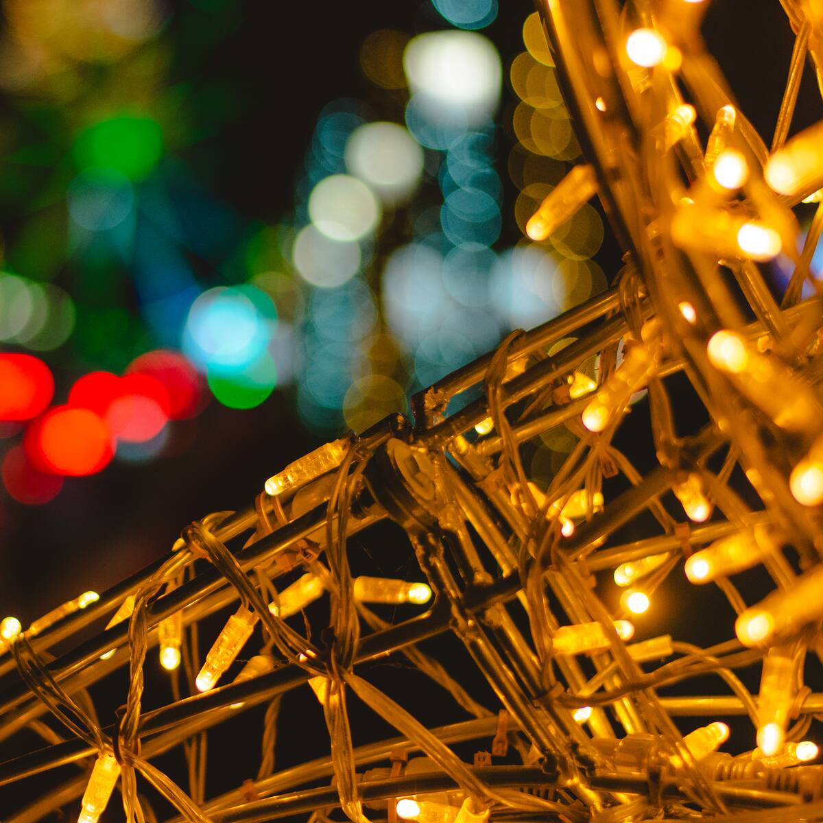 Colapso de árbol navideño en Girardot dejó un policía muerto