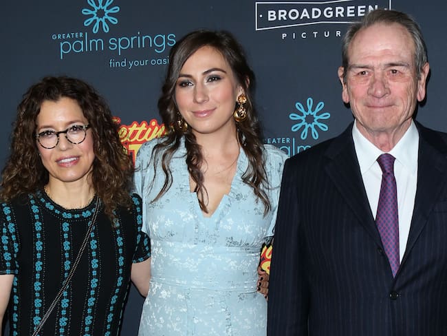 Tommy Lee Jones junto a su esposa Dawn Laurel-Jones y su hija Victoria Jones Foto: Paul Archuleta/FilmMagic.