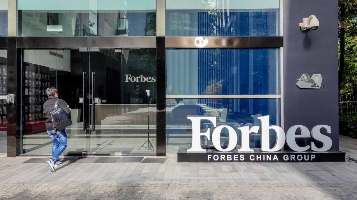 Forbes pide a Katherine Loaiza dejar de usar el nombre de la revista en sus negocios