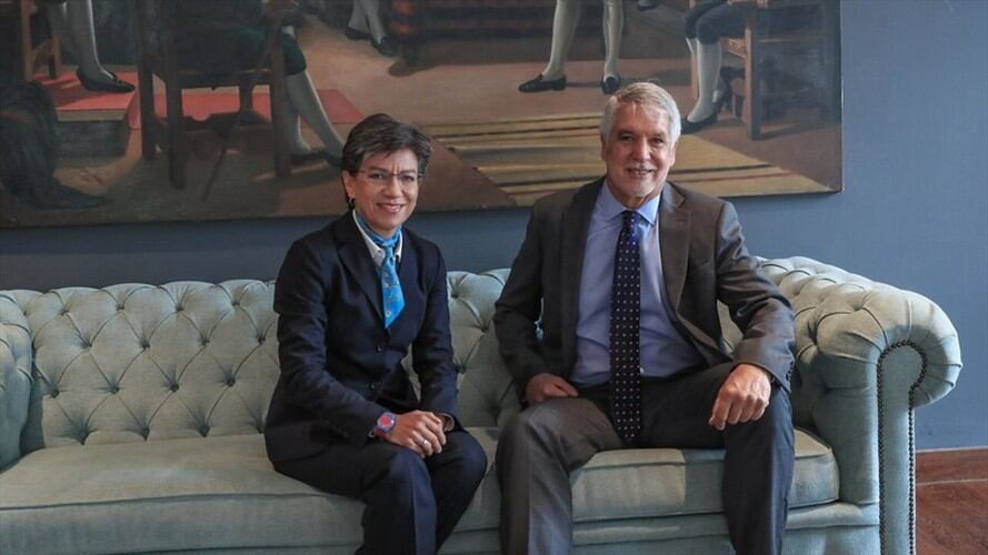 Enrique Peñalosa "hace negocio con los buses y troncales de Transmilenio", dijo Claudia López. Foto: Colprensa / EXTERNO