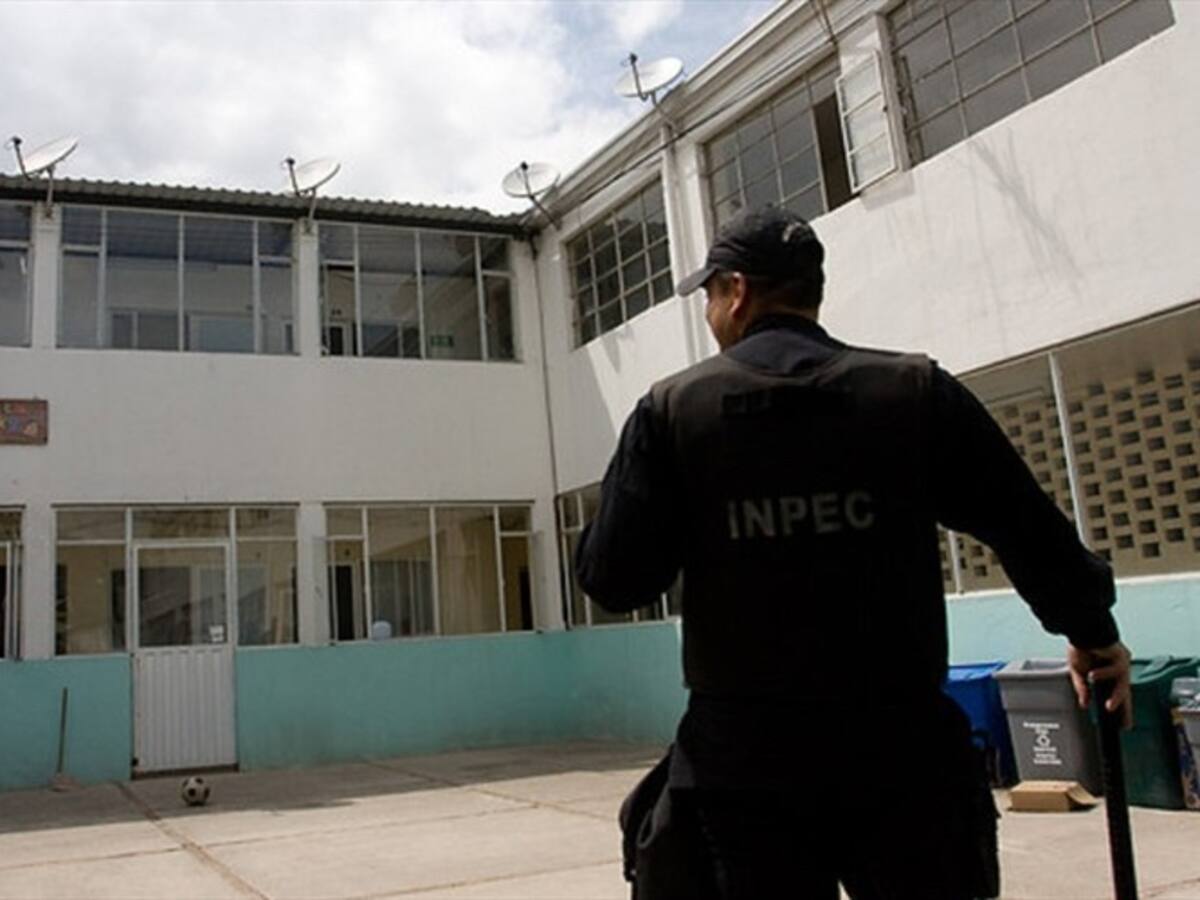 Fiscalía captura a dragoneante del Inpec investigado por corrupción en cárceles