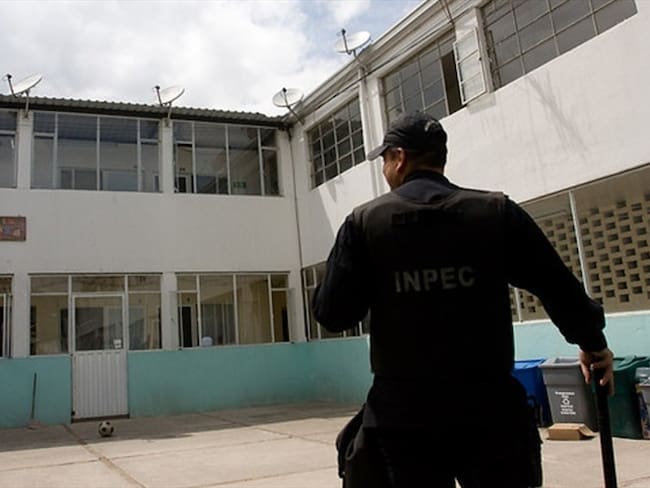 Fiscalía captura a dragoneante del Inpec investigado por corrupción en cárceles. Foto: Colprensa