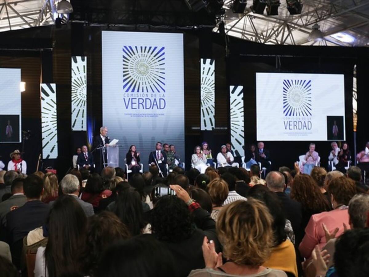 Fiscalía investigará contratos denunciados por la Comisión de la Verdad