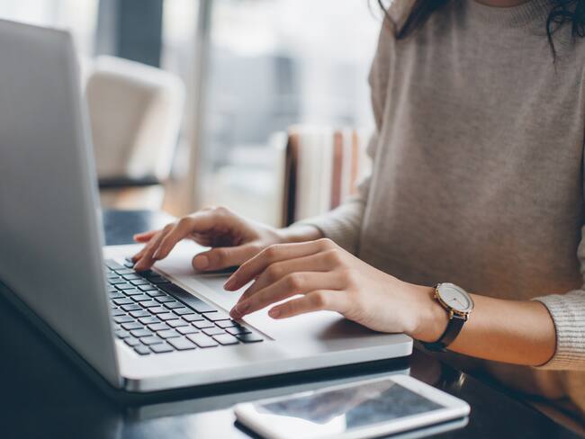 Denuncian que les exigen inglés para graduarse: universidad dice que es un requisito