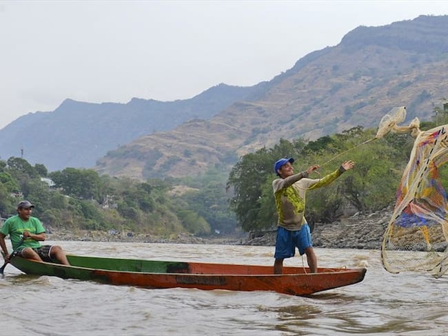 Isidro Frases, líder de la comunidad, manifiesta que esta actividad minera afectaría la piscicultura de la región. Foto: Getty Images
