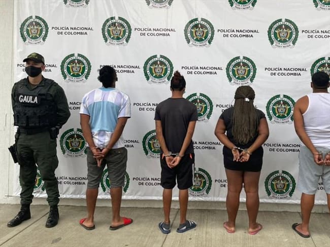 Entre los capturados se encuentran 'Los de la raza', conformado por tres hombres y una mujer que delinquían en el barrio Potrero Grande. Foto: Prensa Mecal