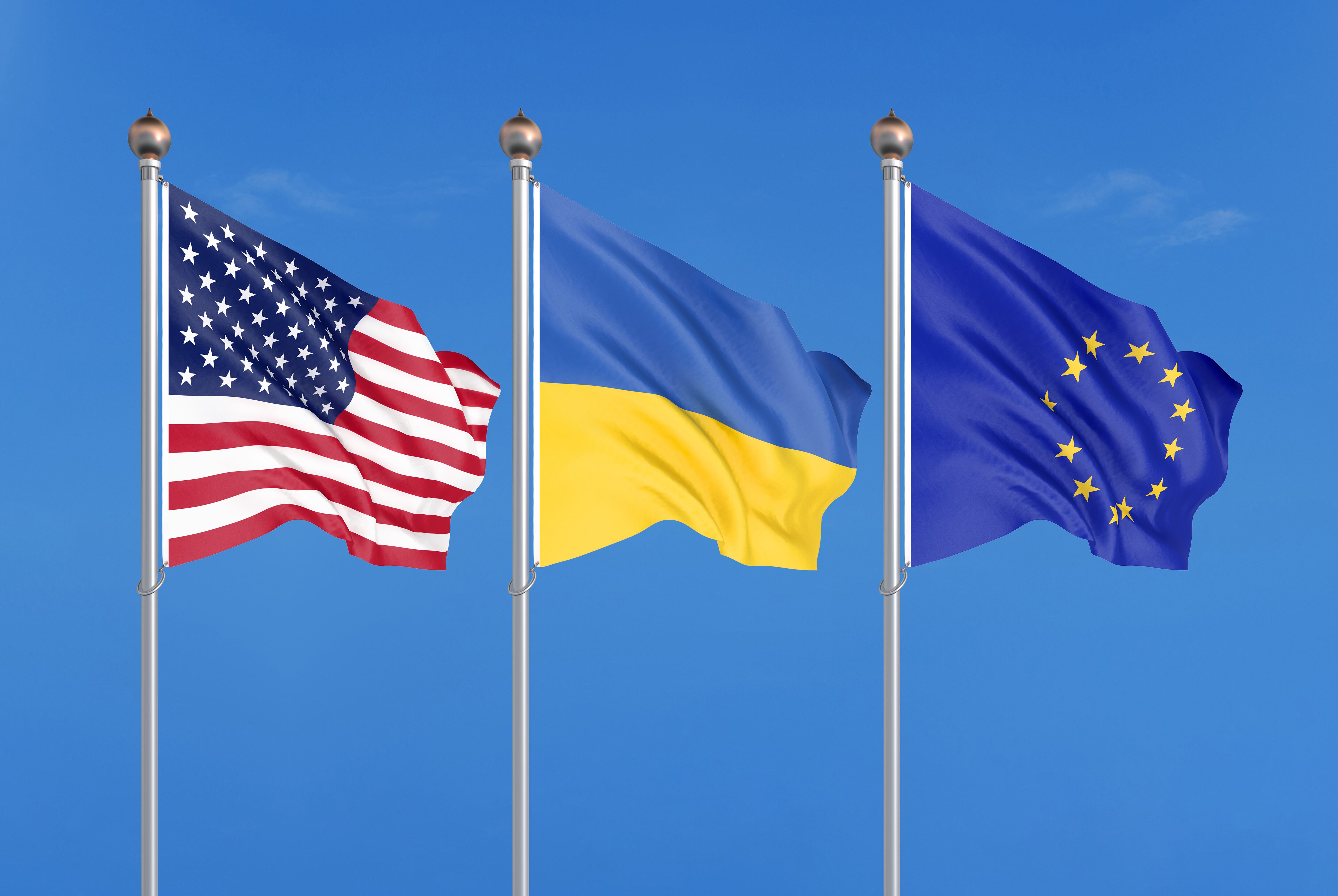 Banderas de Ucrania y la Unión Europea, imagen de referencia - Getty Images