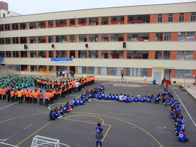 Al Oído: Reconocido colegio de Bogotá en huracán por caso de discriminación sexual