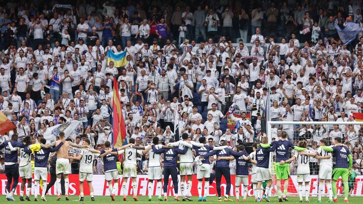 MADRID, 04/05/2024.- Los jugadores del Real Madrid saludan al público al finalizar el partido de la jornada 34 de la Liga EA Sports que disputan Real Madrid y Cádiz en el estadio Santiago Bernabéu en Madrid. EFE/Rodrigo Jiménez