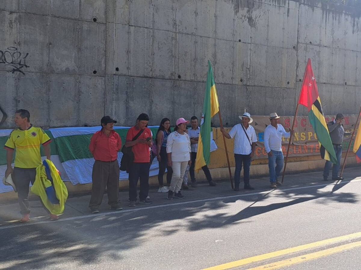 Se levantó protesta en la vía Bucaramanga - Bogotá