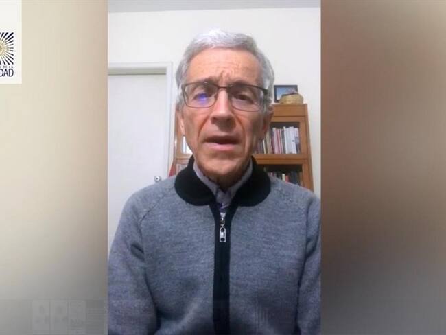 Entre los comisionados que viajarán a Buenaventura está el presidente de la Comisión, padre Francisco de Roux. Foto: Rafael Aristizábal