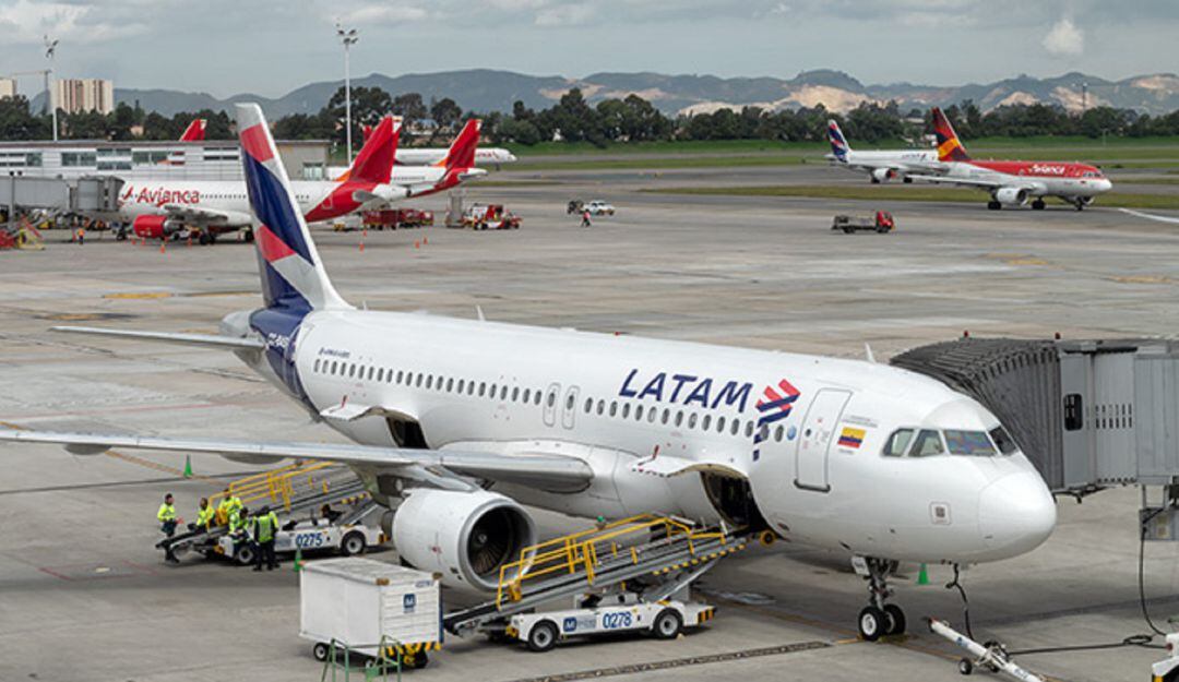 Imagen de referencia de un avión de Latam. Foto: Getty Images.