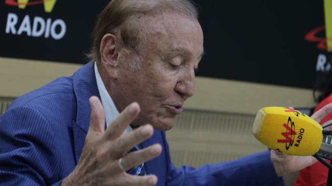 Rodolfo Hernández: “a Fico le tocó hacer gavilla con César Gaviria, Álex Char, Barguil y Uribe”. Foto: Redacción W Radio