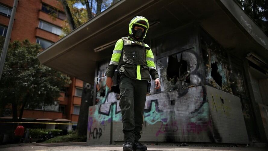 El Ministerio de Defensa, junto a la Policía Nacional, se refirió a las investigaciones que se adelantan al interior de la institución por los recientes hechos. Foto: Colprensa / SERGIO ACERO