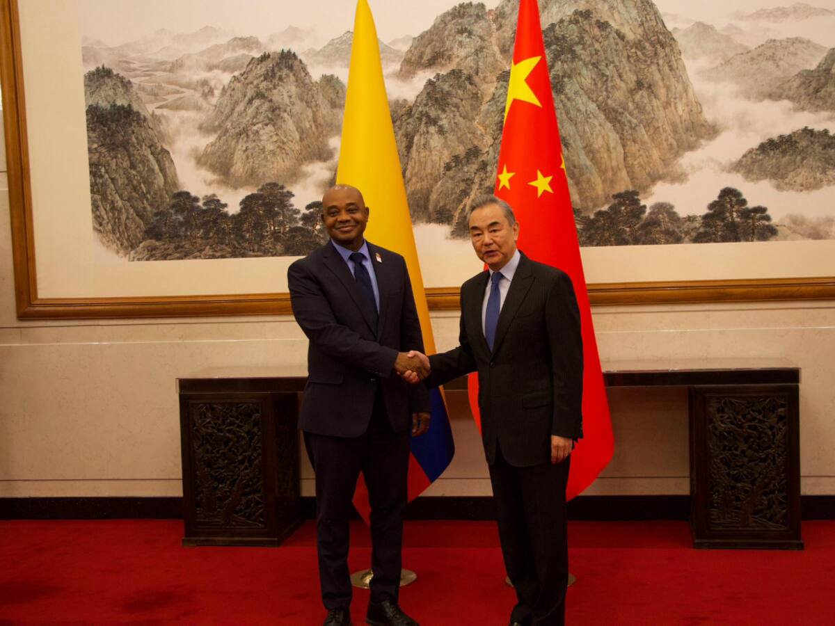 Transporte, comercio, tecnología y comunicaciones: temas del canciller Murillo en China