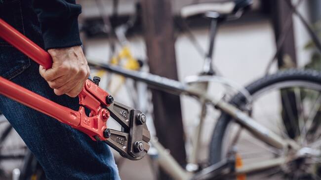 Según las primeras versiones, un grupo de personas habría reaccionado violentamente luego de que el presunto asaltante intentara hurtar una bicicleta. Foto: Getty Images / DKEINE