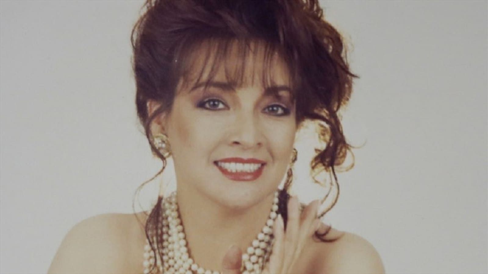 La historia detrás del nombre artístico de Claudia de Colombia